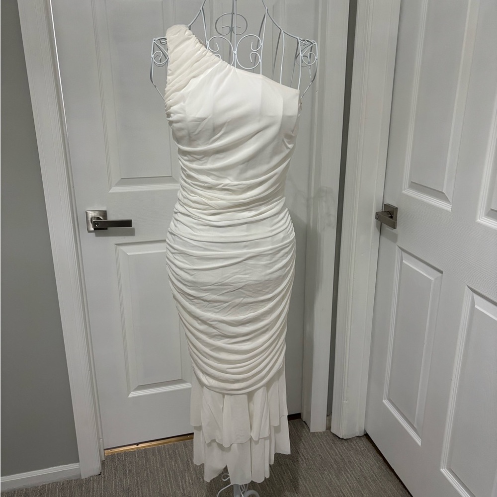Elegant White One-Shoulder Dress